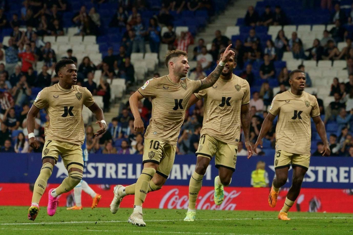 包含热那亚难胜对手，保级形势岌岌可危的词条