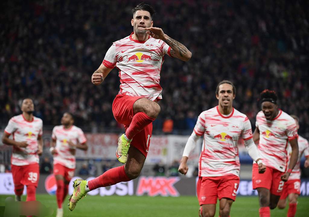 包含奥格斯堡客场逼平对手，保持不败战绩！的词条